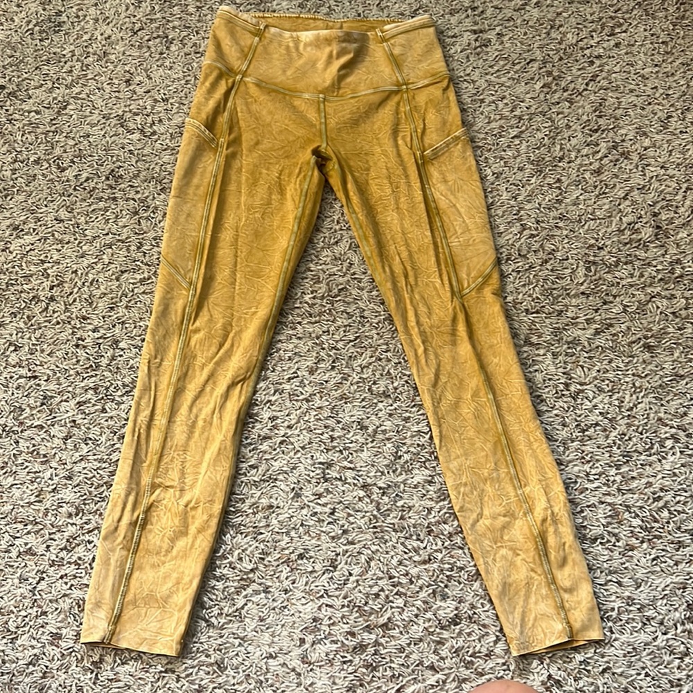 LULU lemon leggings. Size 6